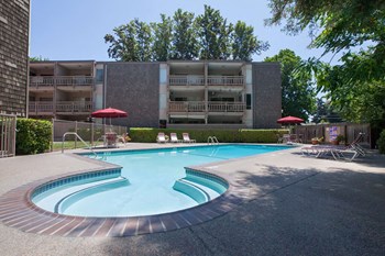 Resort Inspired Pool Resort Inspired Pool at The Glens, San Jose, CA - Photo Gallery 4