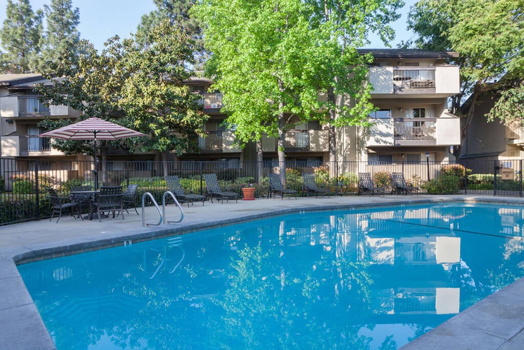 Pristine swimming pool at Carrington Apartments, California