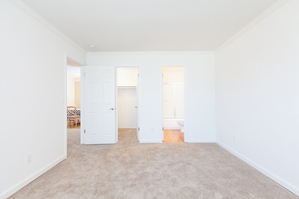 Carpeted Living Area at The Monterey, San Jose, 95117