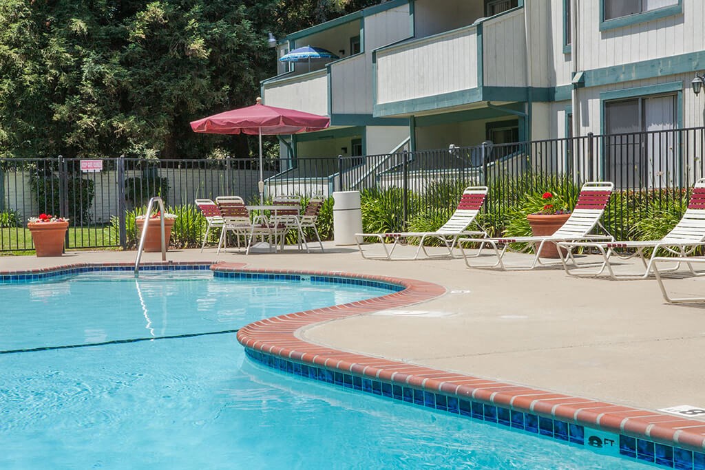 Swimming Pool With Relaxing Sundecks at Oak Pointe, Fremont, CA, 94538