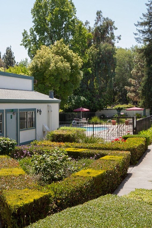 Courtyard Garden Space at Oak Pointe, Fremont, 94538