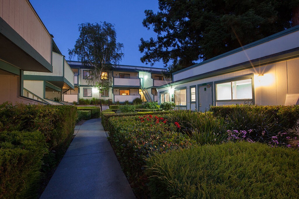 Courtyard View In Night at Oak Pointe, California