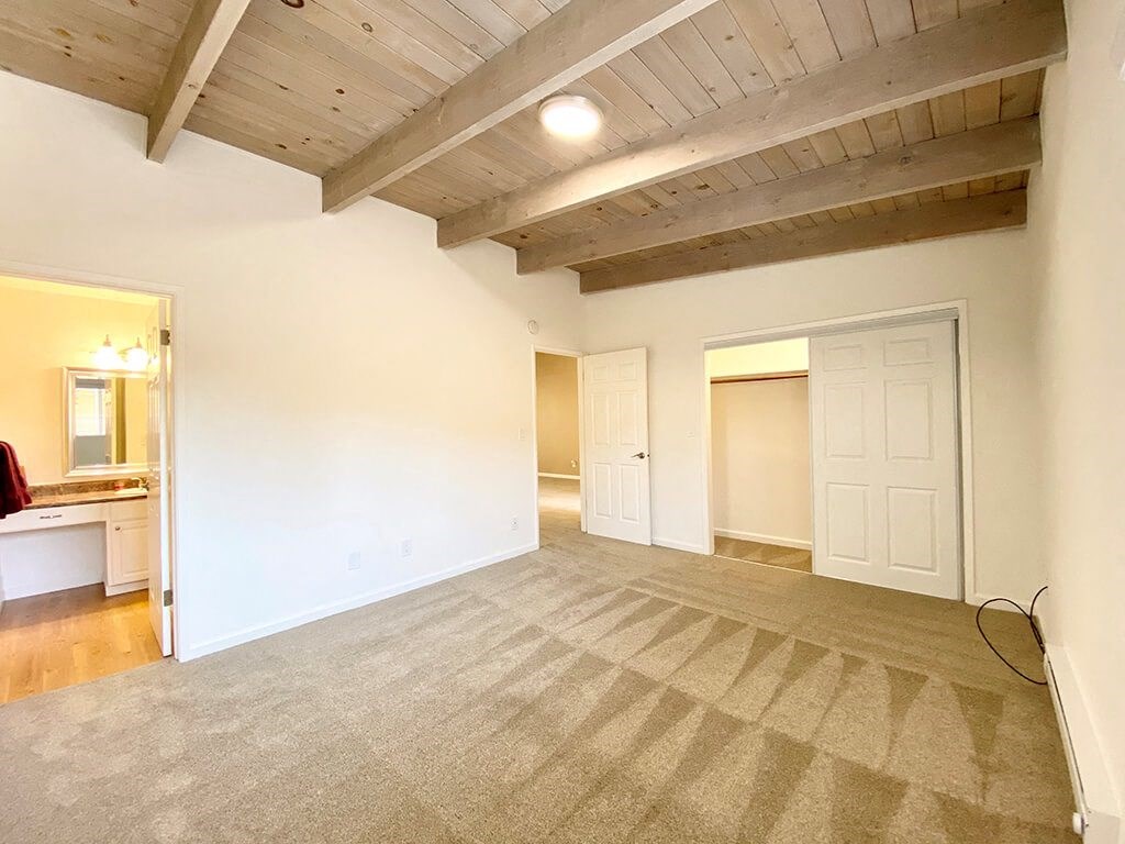 Carpeted Living Area at The Glens, San Jose, 95125