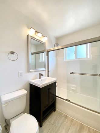 Luxurious Bathroom at Jefferson Street, California