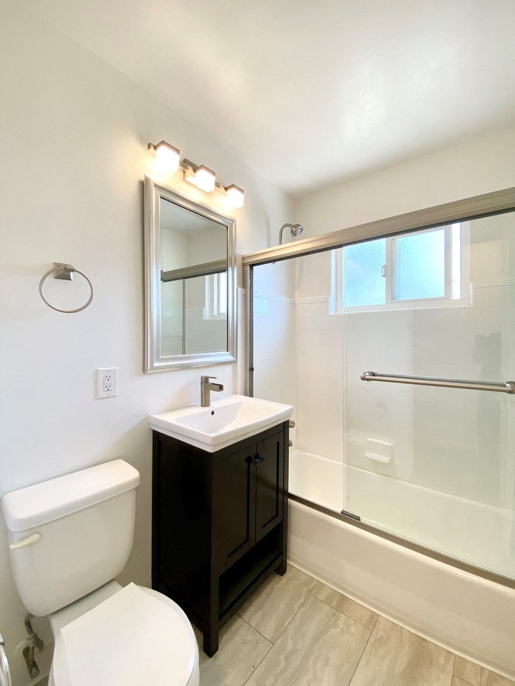 Luxurious Bathroom at Jefferson Street, California