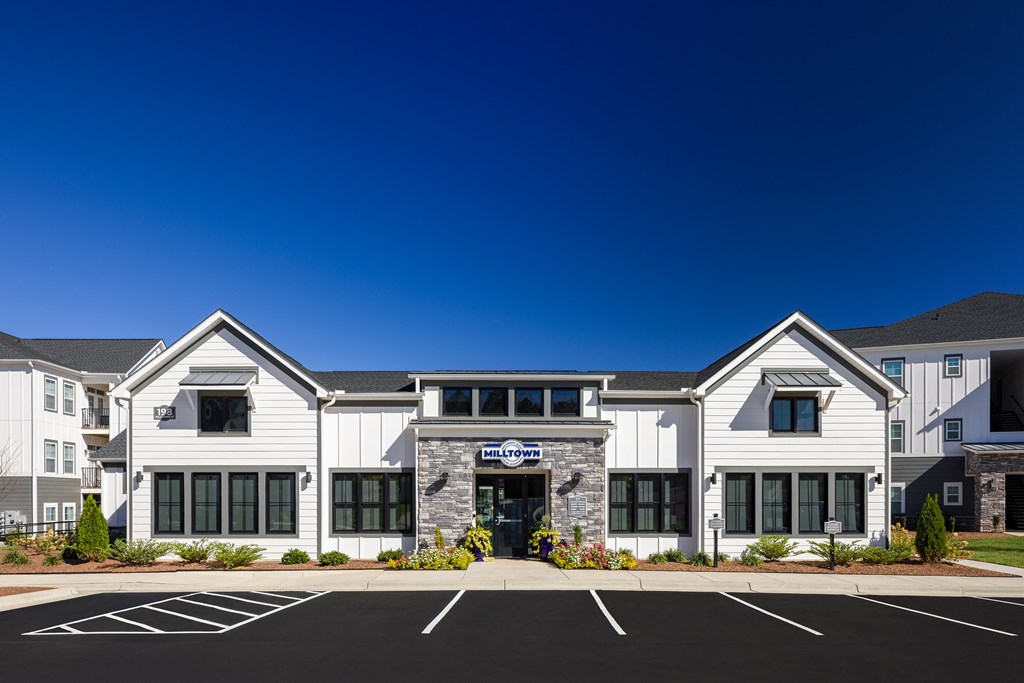 Building Exterior at 198 Milltown Apartments, Burlington, NC 27215