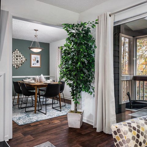 Dining Area at Inverness Cliffs, Birmingham, AL