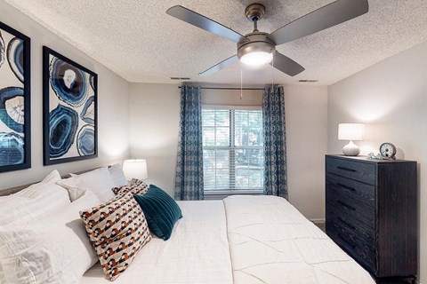 Large Bedroom at Inverness Cliffs, Birmingham