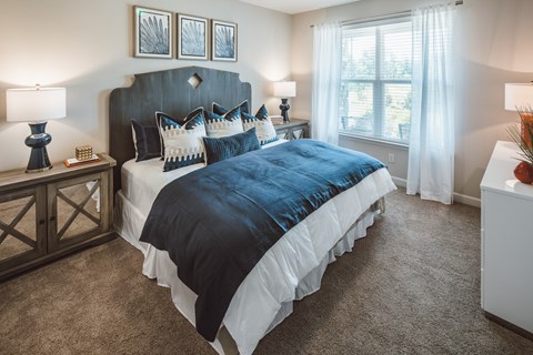 Beautiful Bright Bedroom at Retreat at Greystone, Birmingham