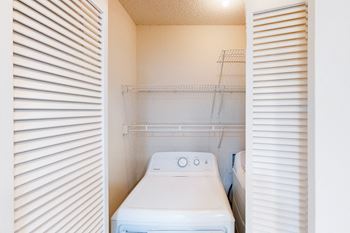 the laundry room is equipped with a washer and dryer at Inverness Cliffs, Alabama, 35242