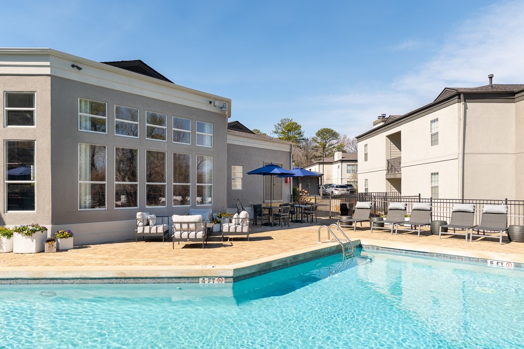 swimming pool with chairs and umbrellas at WildForest Apartments, Alabama