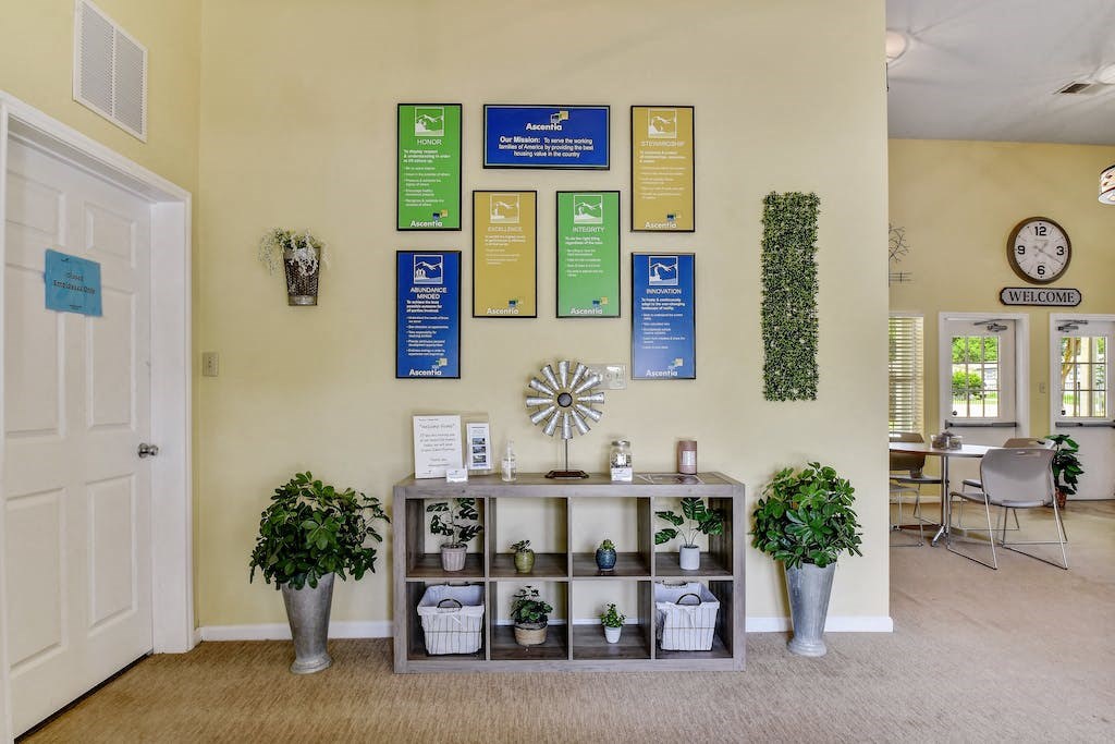 this is a photo of the leasing office at park lane apartments in cincinnati, oh