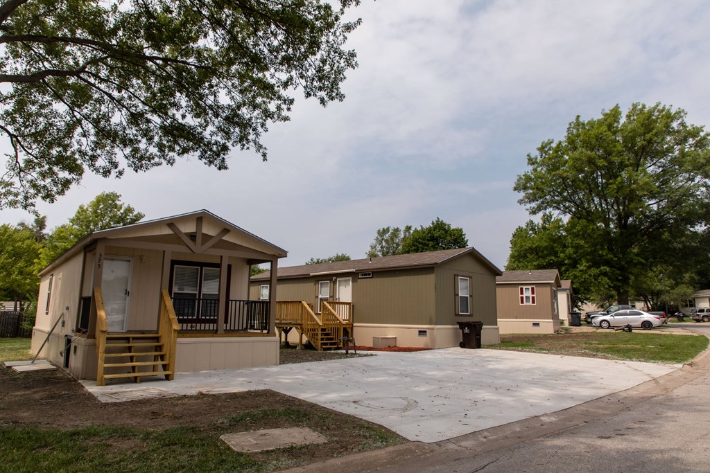 Property Exterior at Maple Grove, Lincoln, Nebraska