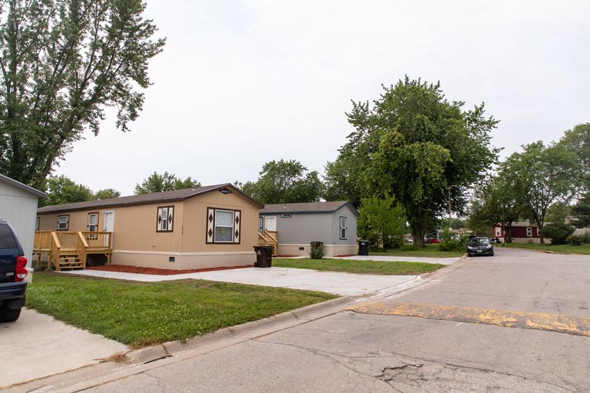 brown and blue mobile home exteriors brown and blue mobile home exteriors at Maple Grove, Lincoln - Photo Gallery