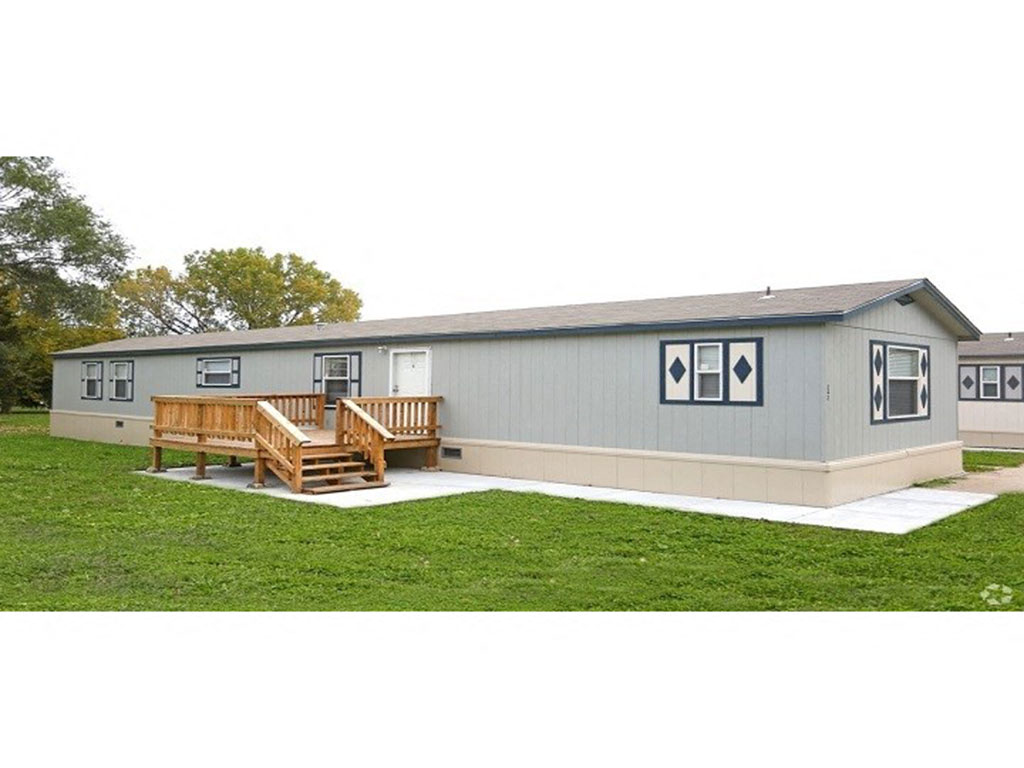 Solitaire Property Exterior at Maple Grove Rental Community in Lincoln, NE