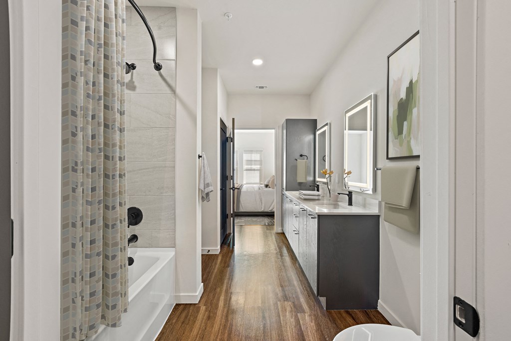 Spacious Bathroom with Bathtub at Azalea Luxury Apartments, Florida