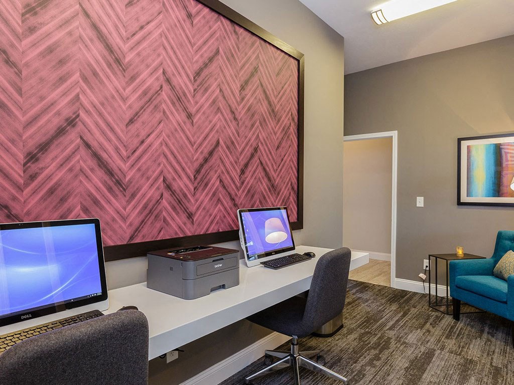 Business center at Reflection Cove Apartments in Missouri