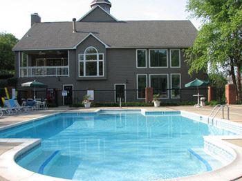 Resort-style swimming pool at Park Laureate in Jeffersontown, Louisville, KY 40220