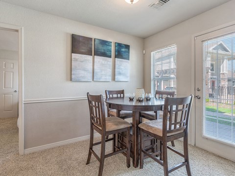 Dining area at Villas at Bailey Ranch Apartments, Oklahoma, 74055