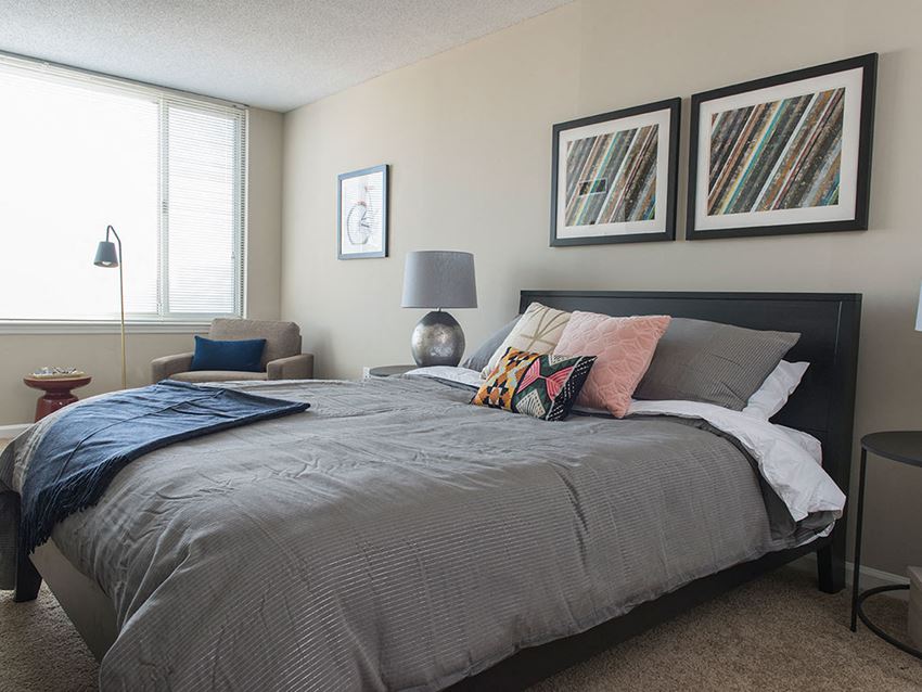 Beautiful Bright Bedroom With Wide Windows Beautiful Bright Bedroom With Wide Windows at Crescent Centre Apartments, Louisville, 40202 - Photo Gallery