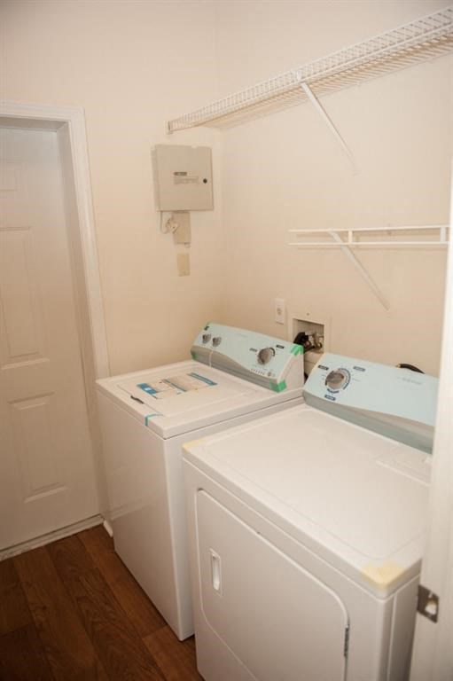 Full-size washer/dryer at Waterford Place Apartments in Memphis TN