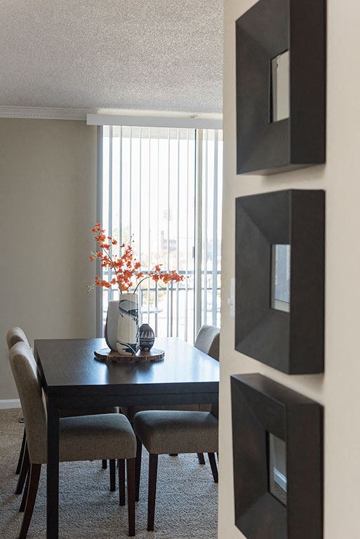 Dining Area Dining Area at Crescent Centre Apartments, Louisville - Photo Gallery