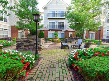 Landscaped courtyards at Central Park Apartments in Worthington, Columbus, OH