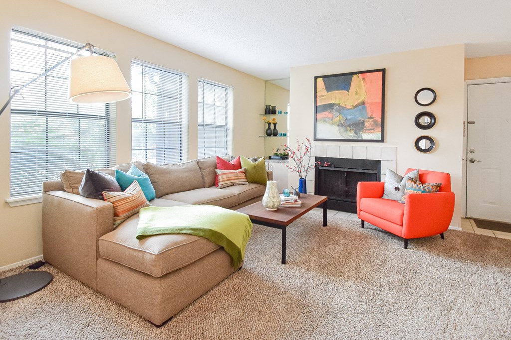 Living room at Park Laureate Apartments, Kentucky, 40220
