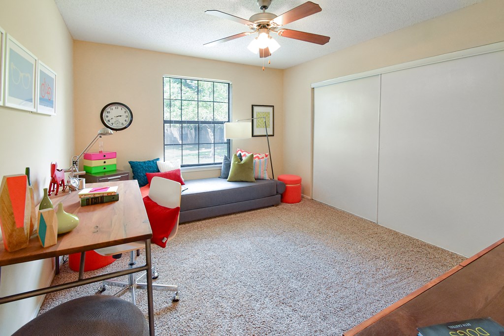 Secondary Bedroom at Park Laureate Apartments, Louisville, KY, 40220