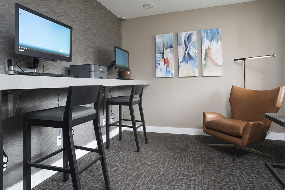 Business Center With Computers at The Pointe at St. Joseph Apartments, South Bend, IN, 46617