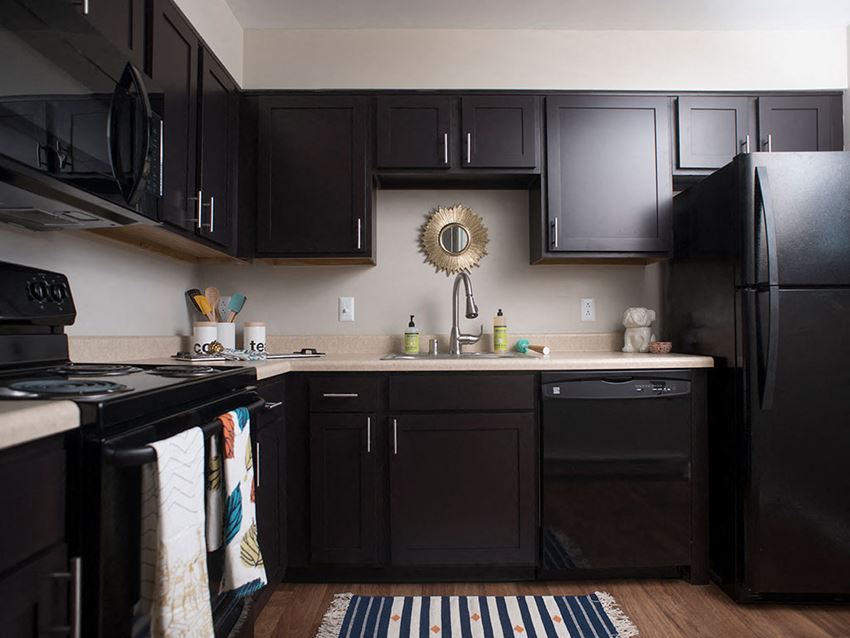 Fully Equipped Kitchen at Crescent Centre Apartments, Louisville, KY, 40202 - Photo Gallery 1