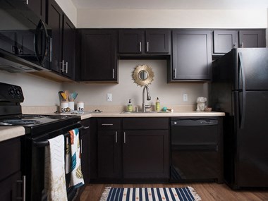 Fully Equipped Kitchen at Crescent Centre Apartments, Louisville, KY, 40202
