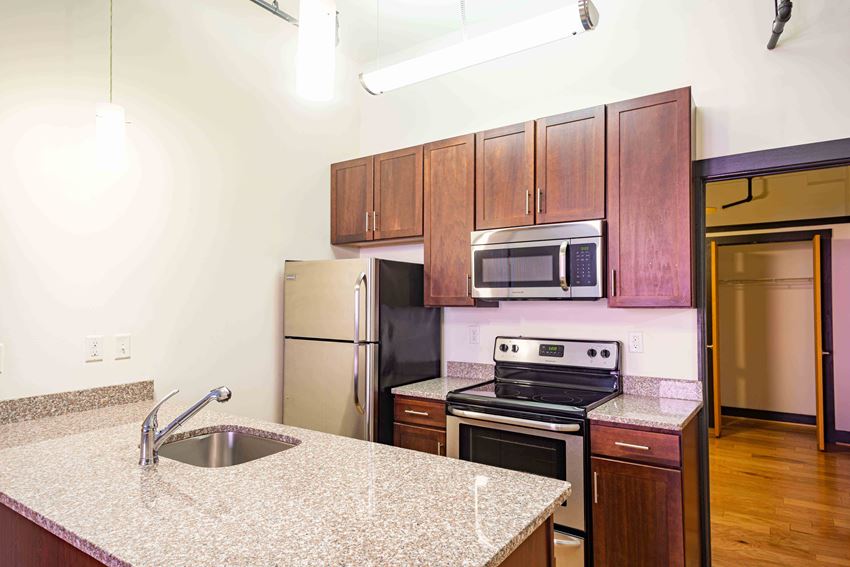 Exchange Place Apartment Kitchen - Photo Gallery 1