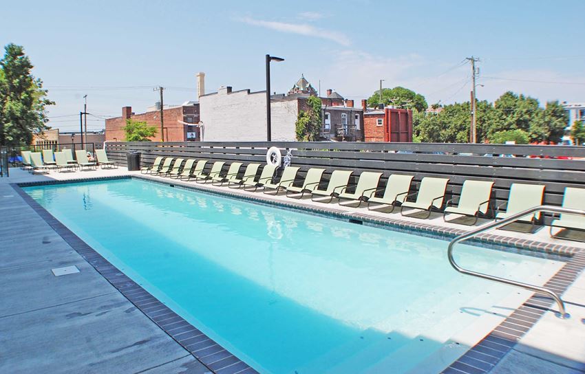 Luxury outdoor Pool Downtown Richmond Shockoe - Photo Gallery 1