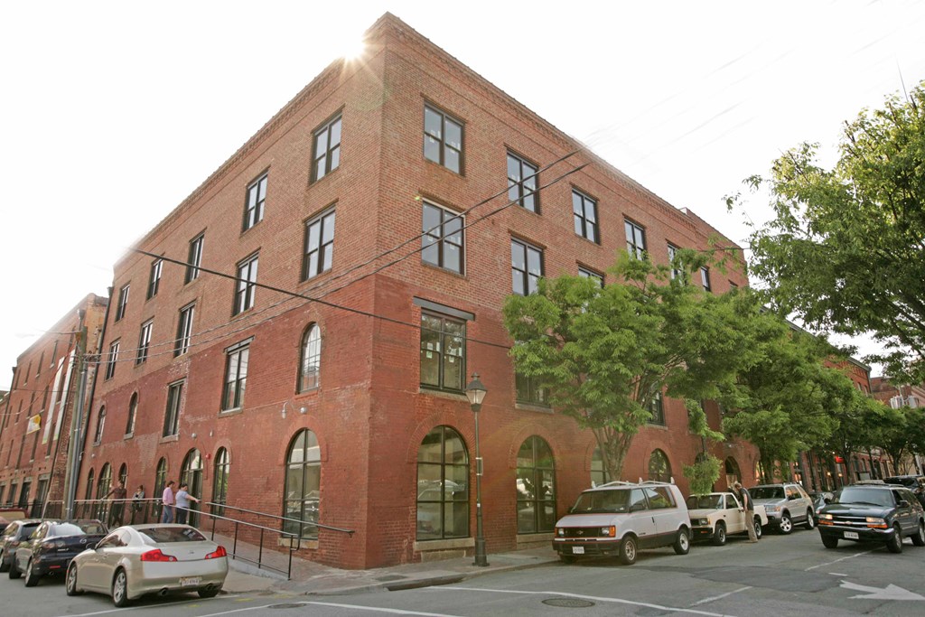 Cobblestone Commons Exterior