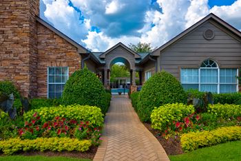 Exterior Courtyard at 150 Summit Apartments, Alabama