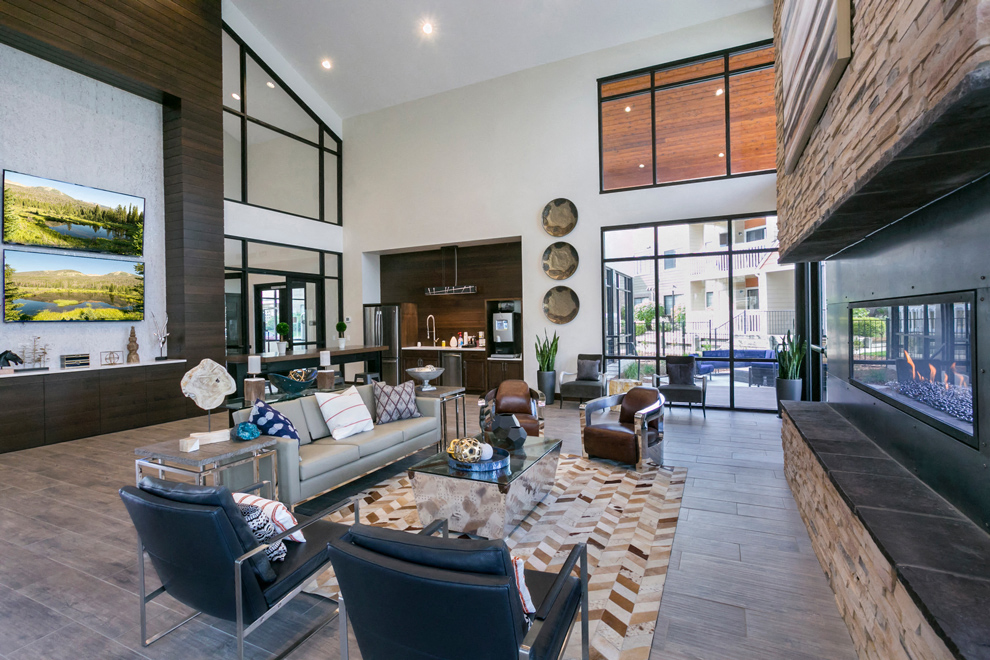 Resident Lounge at Apres Apartments in Aurora, CO