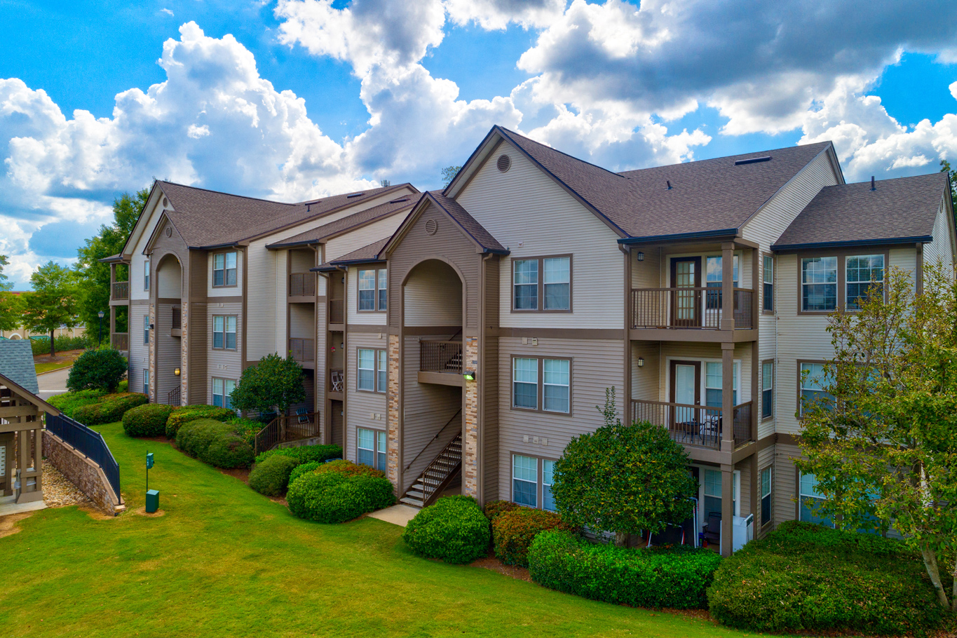 Exterior View1 at 150 Summit Apartments, Birmingham, AL