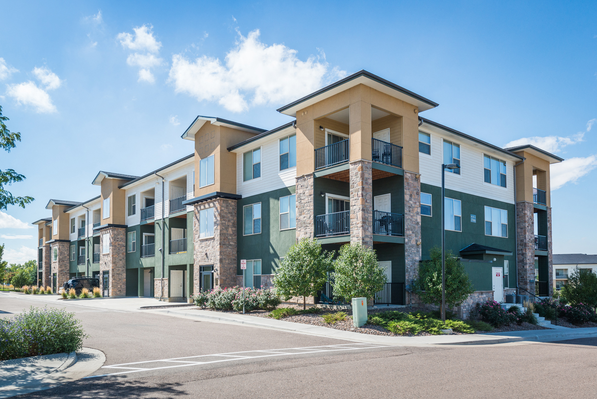Exterior at Arterra Place Apartments in Aurora, CO