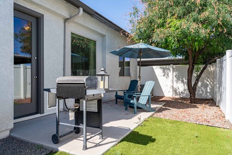 BBQ Area at Vistoria On Greenway Apartments, Surprise, AZ