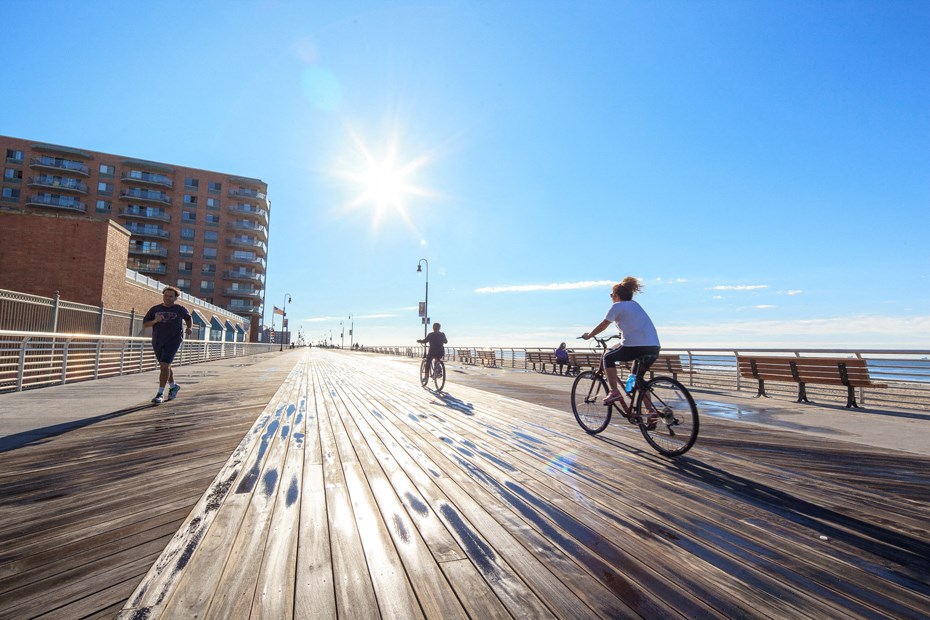 Sun rays at 10 West Apartments, Long Beach