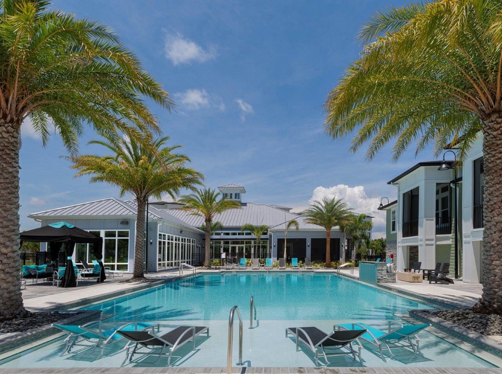 the swimming pool at the resort at longboat key club