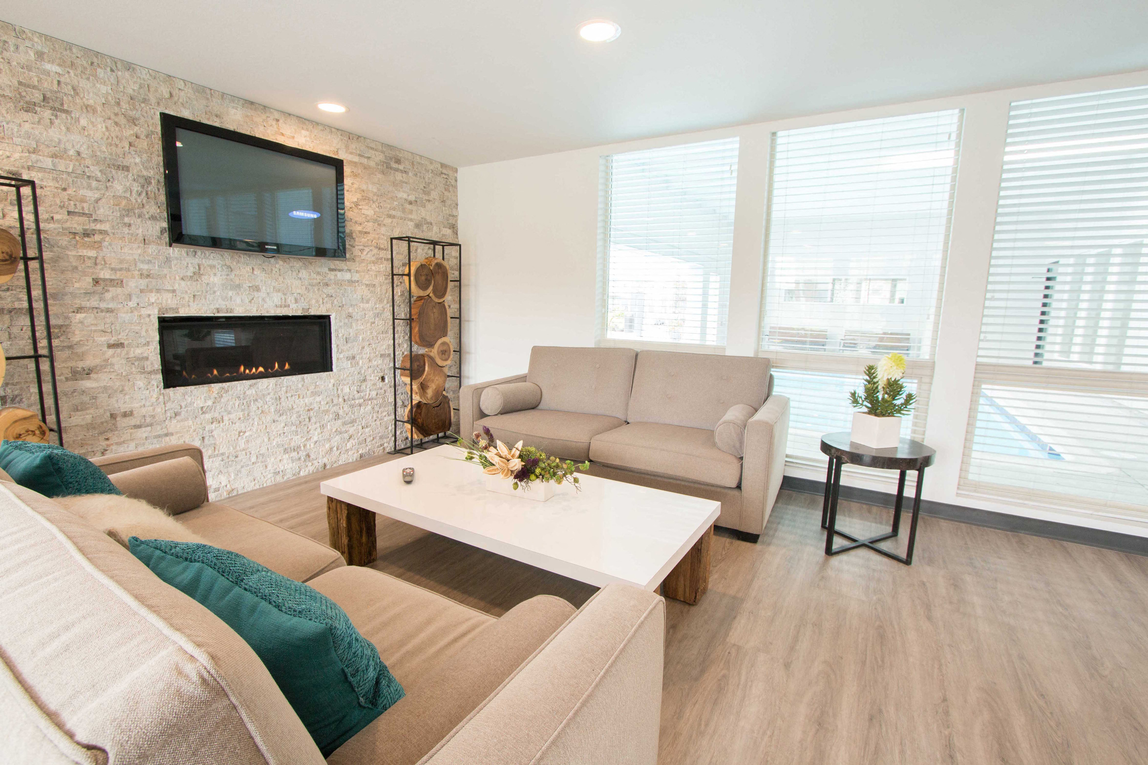 Resident Lounge at Park 88 Apartments in Thornton, CO