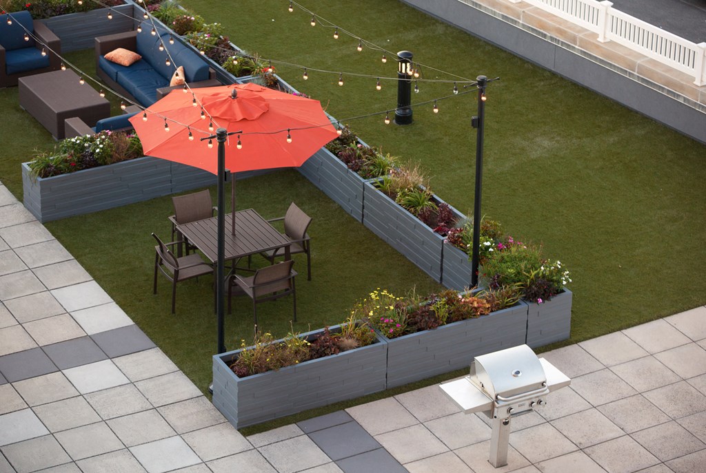 Outdoor Living at 10 West Apartments, New York 11561
