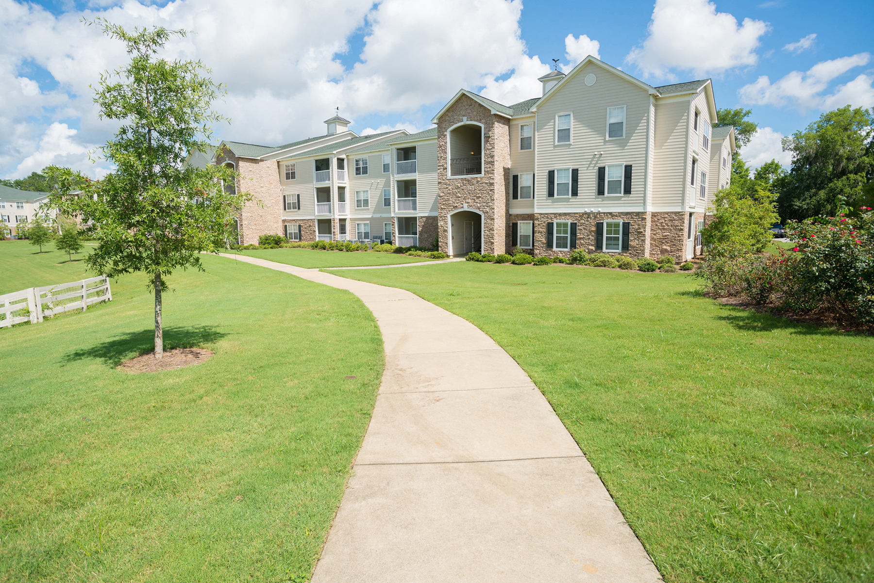 Exterior at Verandas at Taylor Oaks Apartments in Montgomery, AL