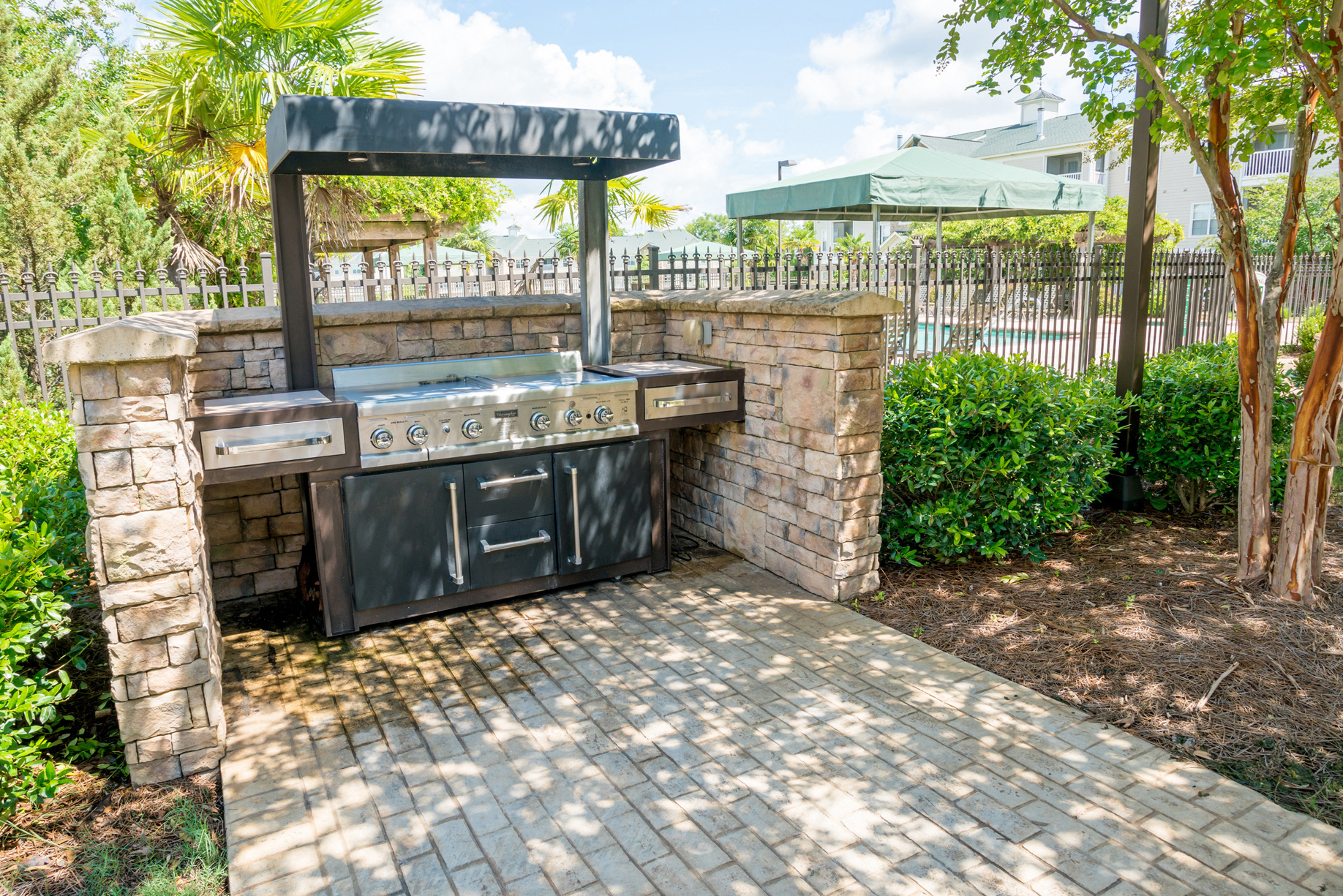 Grill at Verandas at Taylor Oaks Apartments in Montgomery, AL