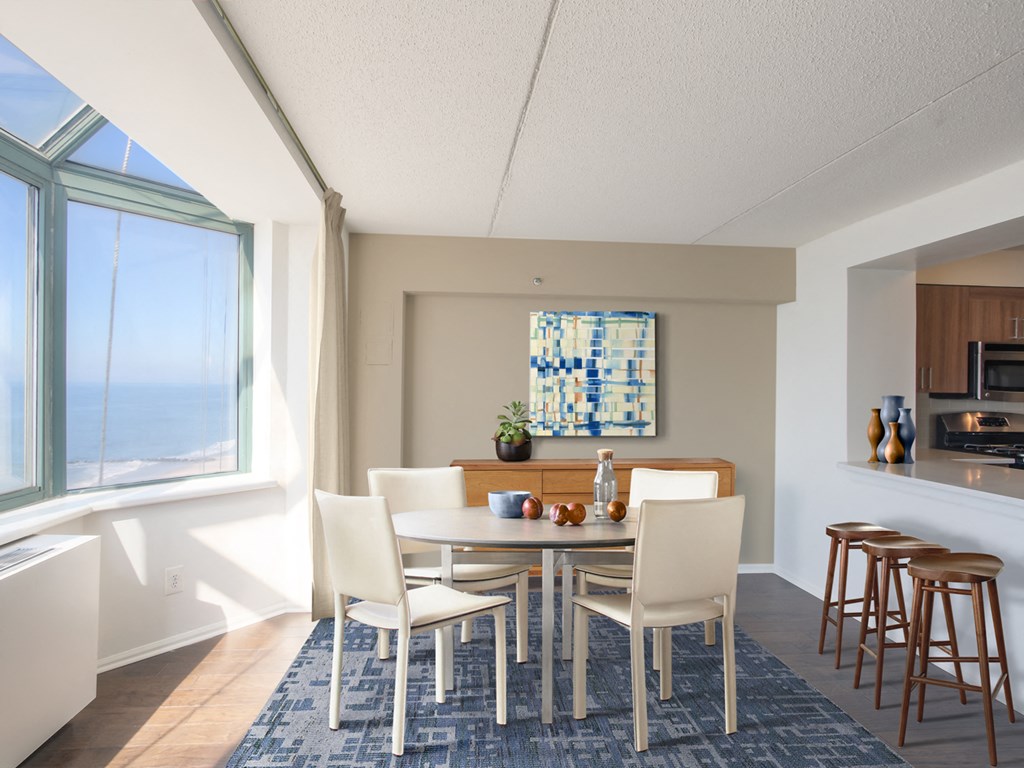 Dining Dining at 10 West Apartments, Long Beach, New York