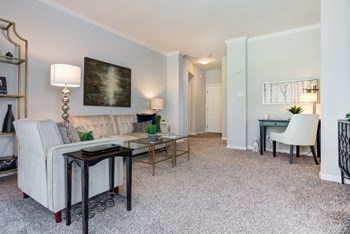 Large living area - Photo Gallery 6