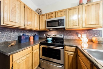 301 Northshore Blvd 1-2 Beds Apartment for Rent - Photo Gallery 2