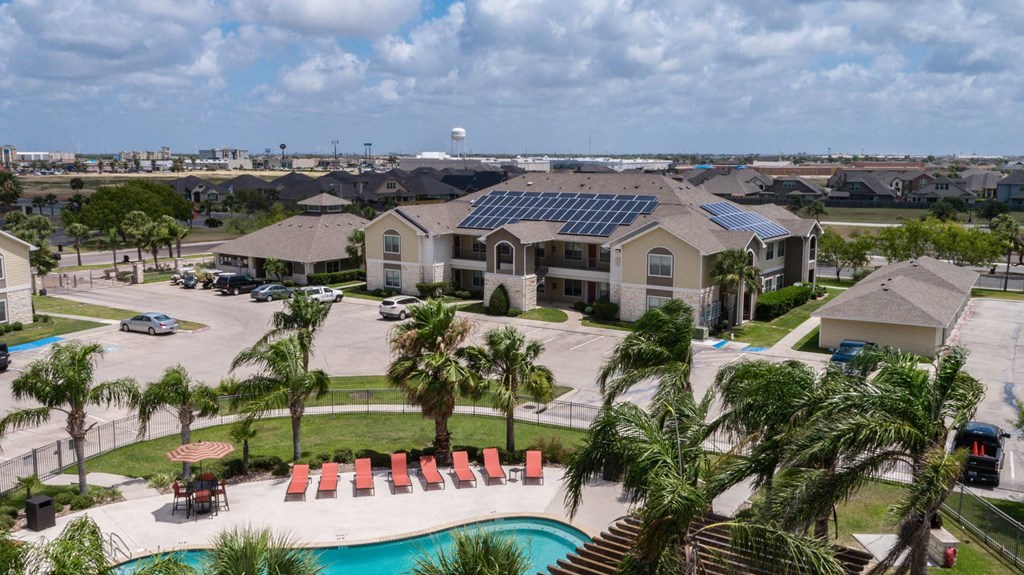 Aerial Pool View at Pavilions at Northshore Apartment Homes, Portland